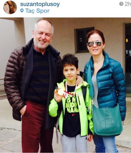 Roman'n sahipleri Suzan Toplusoy ve Turgut Toplusoy'un oullar Memo'nun madalya kazand fotoraf Instagram'da byk beeni toplad. Suzan Toplusoy fotoraf "Bravo Memo" diyerek paylat.