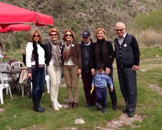 nci Holding Ynetim Kurulu yesi Meral nci Zaim ?nci Grubu 19 yldr Ege Orman Vakf ailesi ile birlikte evreci almalarn srdryor, kurucusunu anyor? diyerek Twitter?da bu fotoraf paylat.