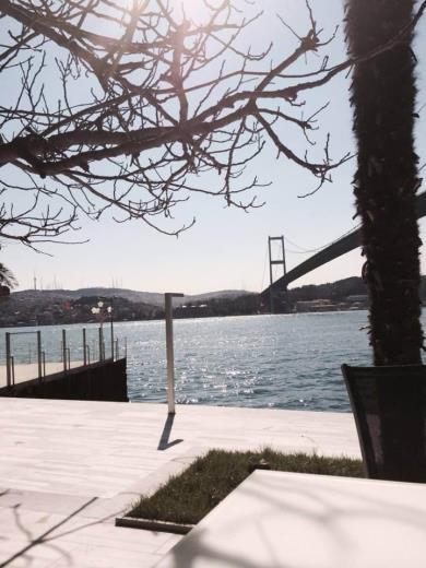 Negreti Tekstil'in sahibi Cem Negrin, Boazii Kprs'nn fotorafyla gn selamlad.