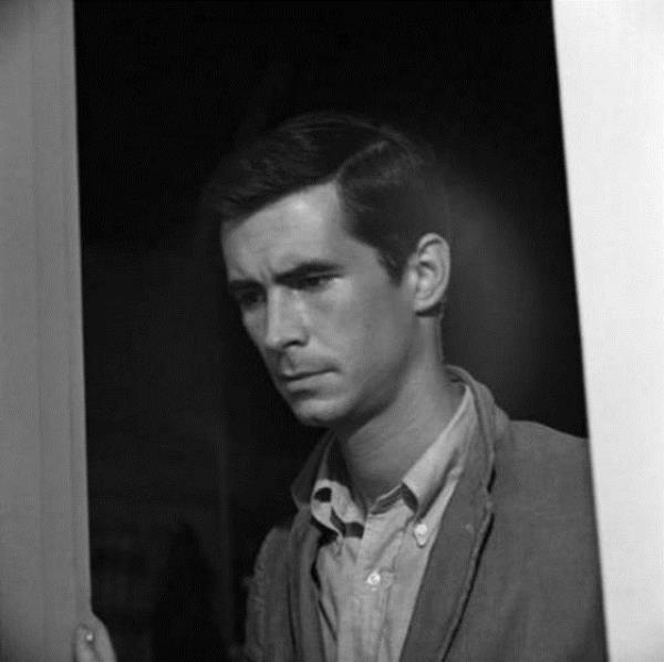 5. Norman Bates <p>Filmin ad�: Psycho/Sap�k</p> Y�l�:1960 <p>Y�netmen: Alfred Hitchcock</p>