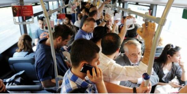 Toplu tama aralarndaki scak aile ortam...