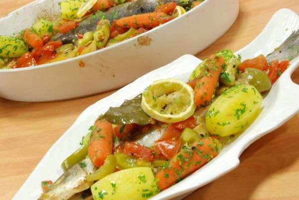 <p><b>LE YEME: </b></p>  150 gr kadar buulama balk,   <p>5 y.k. buhar/zgara sebze </p>  Maydanoz ve roka arlkl salata (1 tatl ka zeytinya ve limonlu)   <p>1 dilim tam buday ekmei</p>