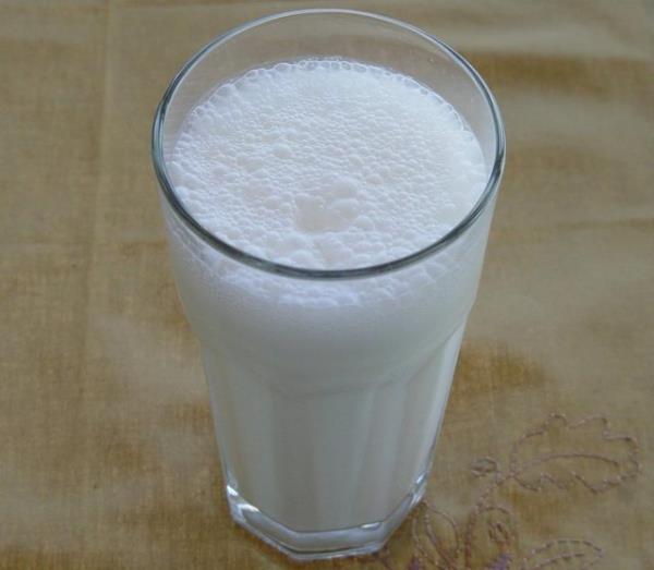 <p><b>ARA N: </b></p>  1 bardak ayran, 4 adet diyet biskvi