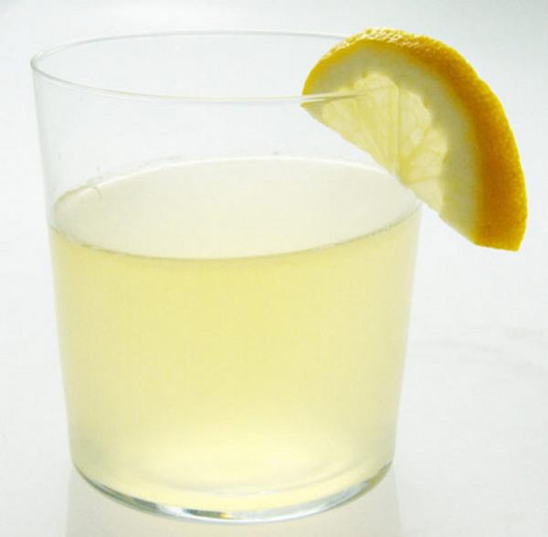 <p><b>4. GN </b></p>  SABAH: A karnna bir bardak lk su ve limonlu su iin