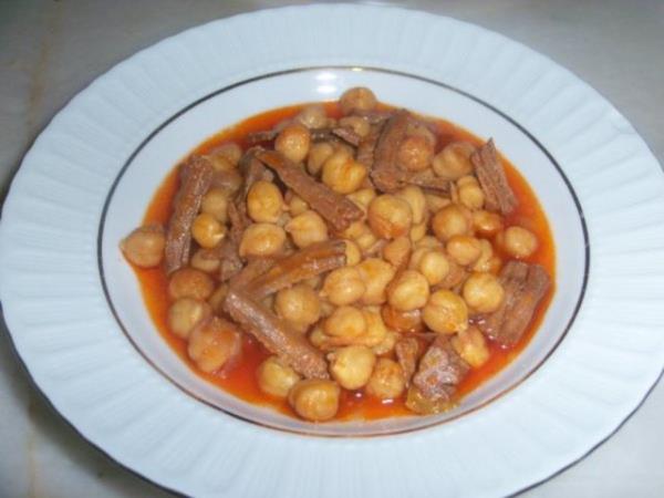 <p><b>LE YEME: </b></p>  8 y.k. etli nohut   <p>1 kase yourt</p>