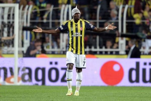 Kandan kanlar akan Sow saha kenarna gelerek ilk tedavisini yaptrd.