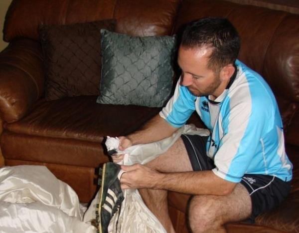 Ayakkablarn da gelinlikle siliyor