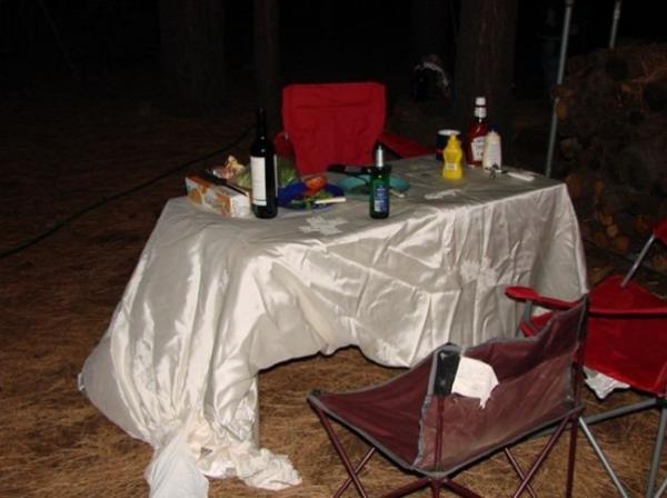 Gelinlik deil sanki masa rts olmak iin dikilmi