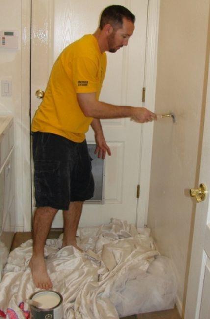 Evde onarm yaparken yerler kirlenmesin diye seriyor