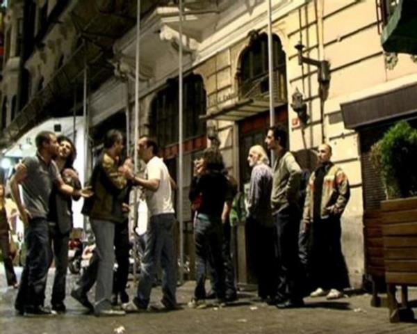 Bir grup genle tekme tokat kavga ederken grntlenen oyuncu olaydan sonra, "ok alkollydler, o kafayla beni ayklayacaklard" dedi.