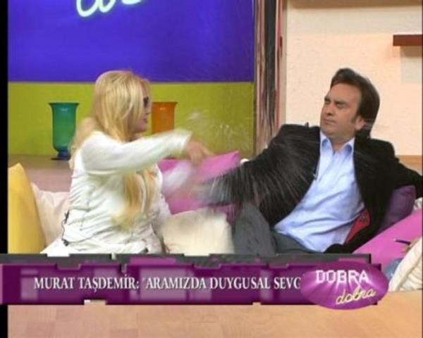 Bir zamanlarn Afroditi Banu Alkan, uzatmal sevgilisi Murat Tademir'den canl yaynda tokat yemiti. Bir programa konuk olan iki sevgili,sohbet ederken Banu Alkan'n Tademir'e bir bardak su atmas zerine, Tademir sinirlenerek Alkan' tokatlamt.