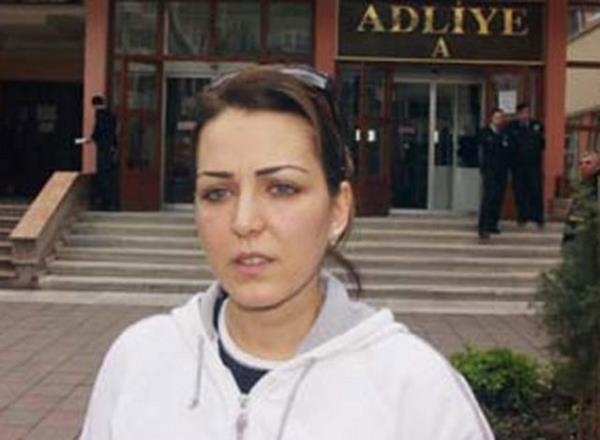 Trkc Pnar Dileker, eski ei etin Ylmaz tarafndan iddet grdn iddia ederek Kadky Savclna su duyurusunda bulunmutu. Dileker, adliye knda: "Evliliim boyunca srekli dayak yedim. Boandm ama hala iddetten kurtuladamadm."