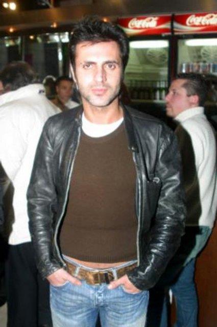 Teoman daha sonra konuyla ilgili u aklamay yapt: "nmde kameralar vard, klar yanyordu. Biri arkamdan tutup ekti. Bunu muhabir deil avukat da yapsayd o yumruu yerdi."