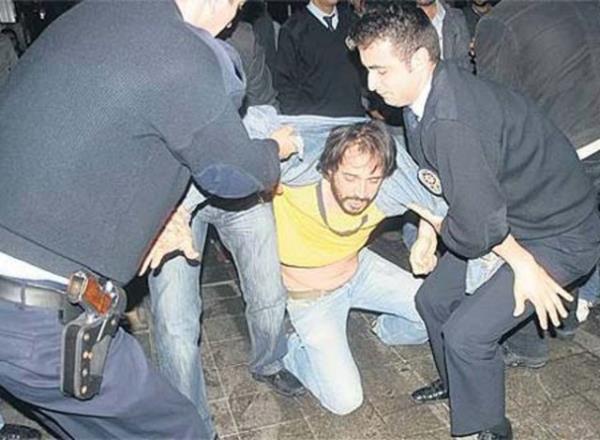 nllerin kavga grntleri Trkiye'nin gndemine oturdu.Levent Krca, Muazzez Abac gibi nl isimler kavga grntleriyle ekranlarmza geldi.Fakat bu grntler ilk deildi...