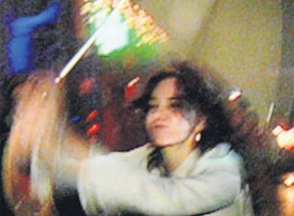 Ataizi daha sonra kendini u szlerle savundu: "Yol boyunca peimden gelip sinirlerimi kaldrdlar. Niye ekiyorlar anlamyorum. Beni taciz ediyorlar. O anda tepem att."