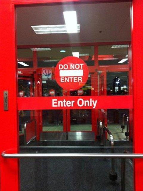 Yukarda giri yok ibaresi dikkat ekiyor, altta ise giriin sadece bu kapdan yapld syleniyor. Hangisine inanalm?