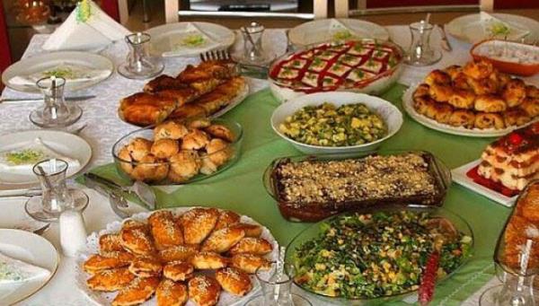 Okuldan dnnce annenin altn gnnden kalan eyleri yemenin keyfi