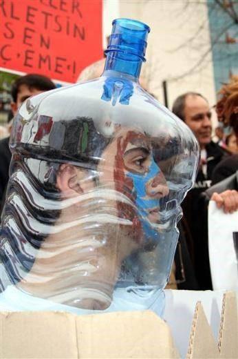 Dnya Su Gn erevesinde, ''Bursa'nn suyu iin susuyoruz'' yry dzenlendi.