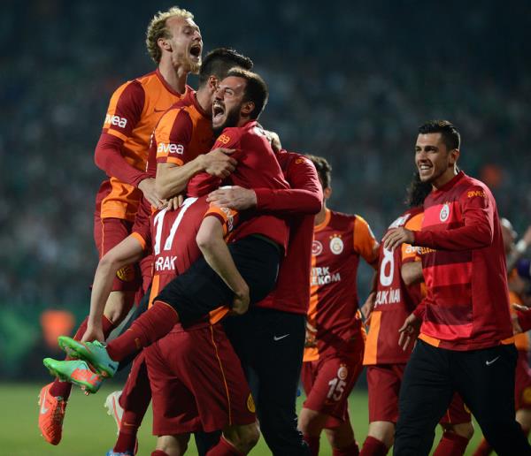 2. GOLN SEVNCN YAARKEN 3. GOL ATAN TAKIMDIR GALATASARAY