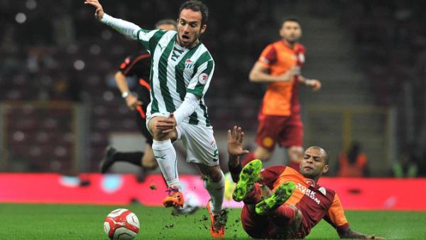 "Bursaspor'un bilet konusundaki bu tavr Galatasaray ve taraftarlarndan korktuunun byk bir gstergesi. Yazklar olsun."