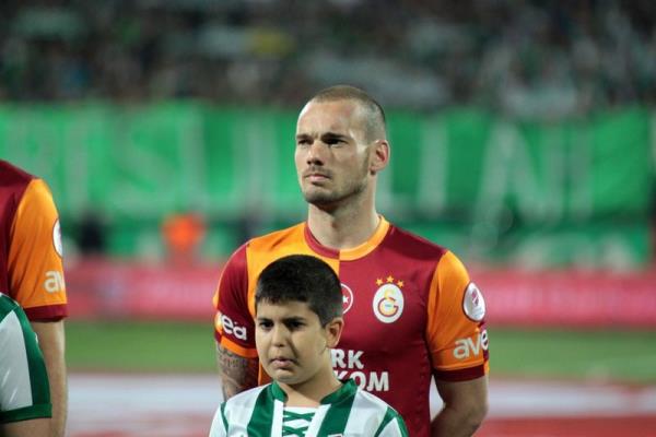 Sneijder Alex gibi 35'ine kadar kalmal. olmad Galatasaray Adas stne yaplsn. olamaz byle bir ey.