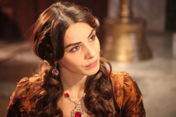 Mahidevran Sultan 3 ubat 1581 tarihinde 81 yandayken Bursa'da vefat eden Mahidevran Sultan, olunun yanna gmld.