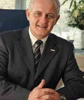 Altan Demirdere Grubu/irketi: Sandoz Bilgi: la devi Sandoz'un Rusya genel mdr. 800 kiilik ekibi ve 500 milyon dolarlk bteyi ynetiyor. irketin Rusya'daki byme ve geliiminden sorumlu.