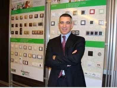 Turhan Turhangil Grubu/irketi: Schneider Electric Ynettii Corafya: Balkanlar ve Ortadou