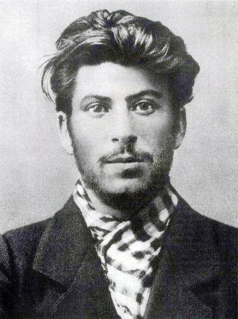 20. Genliinde fotojenikliin kitabn yazm olan Josef Stalin
