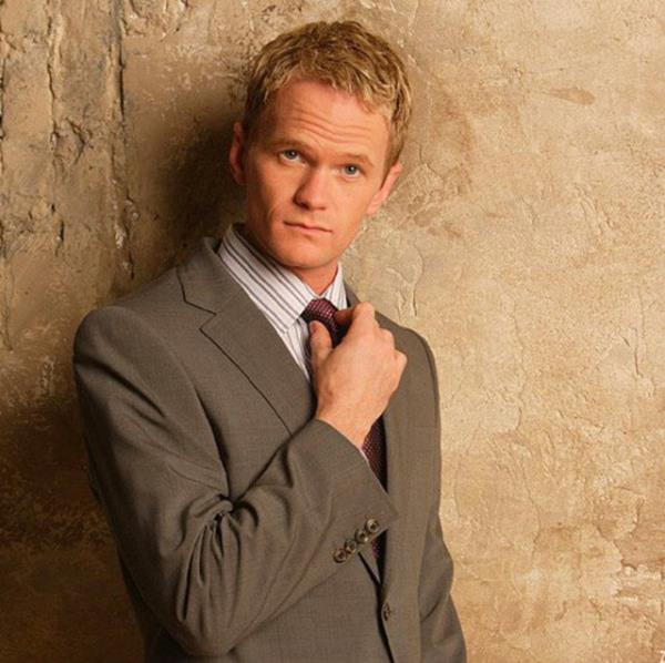 18. Fotojeniklii dillere destan, hibir fotorafta kt kamayan Barney Stinson.