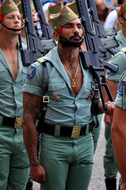 24. Survivor'daki Turabi'nin yerine dansolabilecek fotojenik spanyol asker