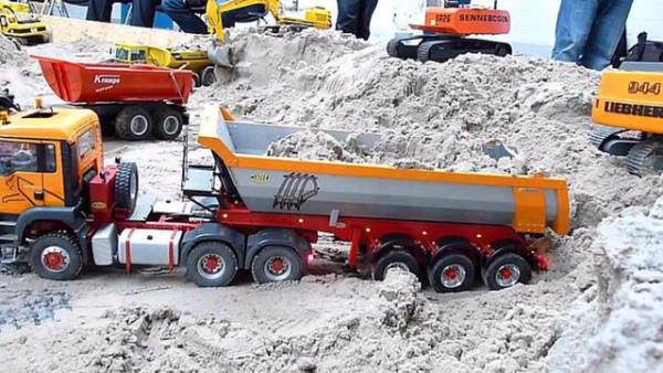 <p><b>9. Kepe kamyon </b></p>  Elbette fotorafta grdnz gibi devasa oyuncaklarmz yoktu. Bildiiniz pazarda satlan 3 liraya kamyon ve krei, be liraya satlan kepelerle oynuyorduk.