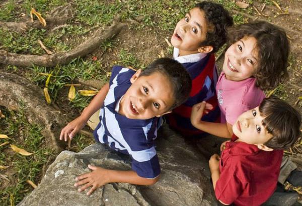 ki grup halinde dalan takmlar bazen siperlerinden, bazen birebir mcadelelerde rakibinin zerinde su balonunu patlatmaktayd.