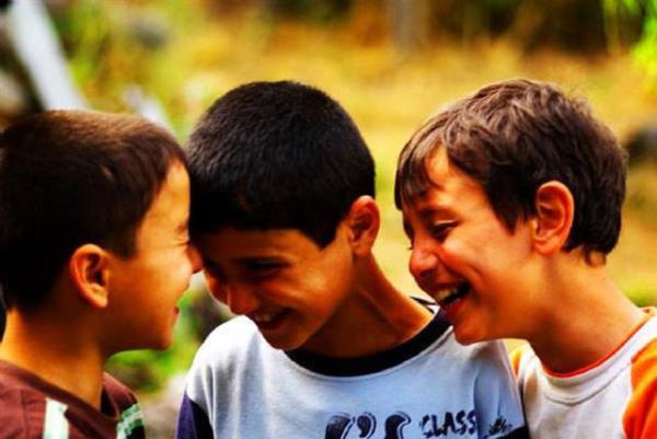 Gaza gelenler daha st katlardan kuma atlamakta ve cesaretlerini -artk kimeyse- gstermektelerdi. Oyunun bir amac yoktur.