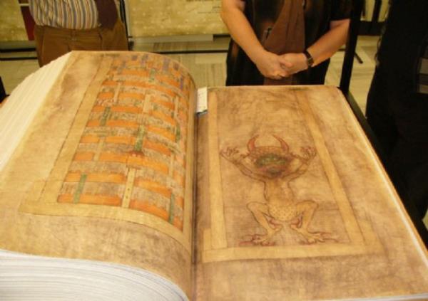 Ortaan en byk kitab olduu dnlen ve paha biilemeyen 'Codex Gigas' 'eytann ncili' olarak bilinir. <b>Efsaneye gre</b> kitabn yazl u ekilde: eitli gnahlarndan dolay idam mahkumu olan rahip cann balamalar iin dier rahiplere yalvarmaktadr. Dier rahipleri hi bir ekilde ikna edemez ve bir gecede byk bir kitap yazabileceini, yapabilirse cann balamalarn ister; onlar da kabul eder,