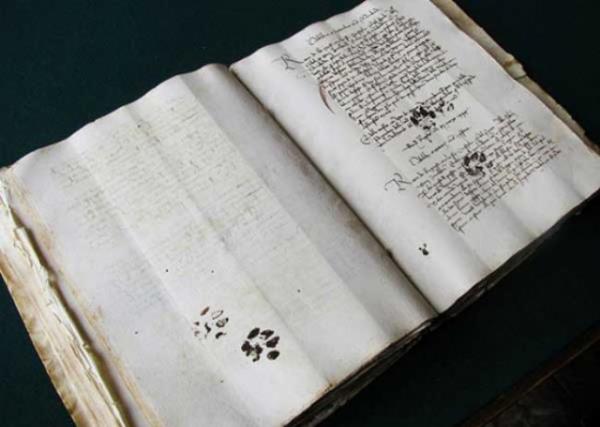 Peygamber efendimizin klcndan Galileo'nun orjinal teleskopuna... Tarihe mal olmu kiilerden arda kalanlara paha biilemiyor. te onlardan bazlar