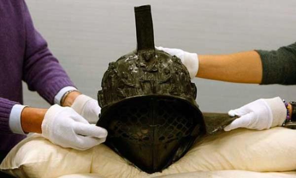 Pompeii'de kefedilen Roma Gladyatr kask.