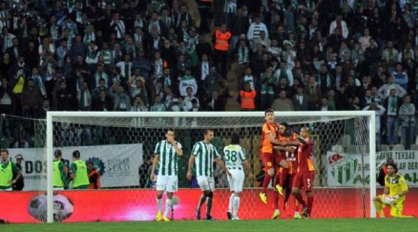 Iniesta gibi kontrol et, Messi gibi alm at, Quaresma gib ayann dyla vur ama top st direkten dnsn. Onun Ad Bahtsz Sabri Reyiz