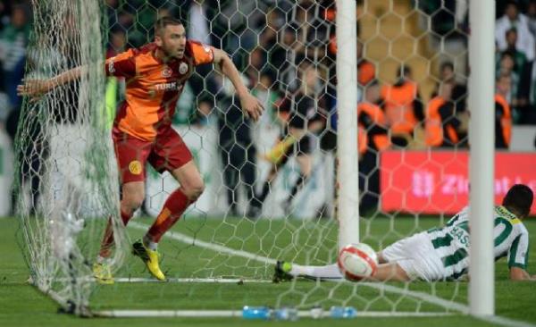 Bunu sylemeye utanacam ama Olcan'n 1 yldr atmaya alt pas Sabri bi pozisyonda att.