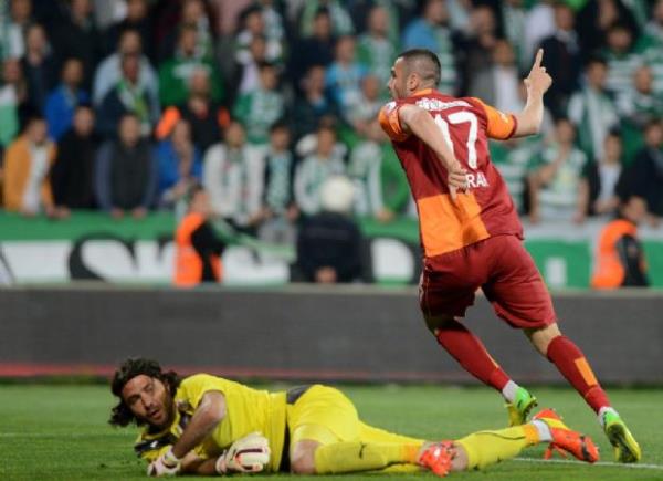 Olum ben size diyorum bak sabri ve seluk ahinle dalga geiyoz ama oynadklar malarda en ok onlar alyo