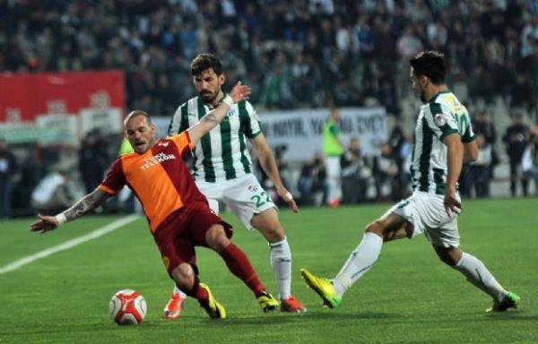 Sabri sa ayak dyla asist yaptktan sonra bir de penalt yaptrd. Gol de atarsa kapy cam kilitleyin.