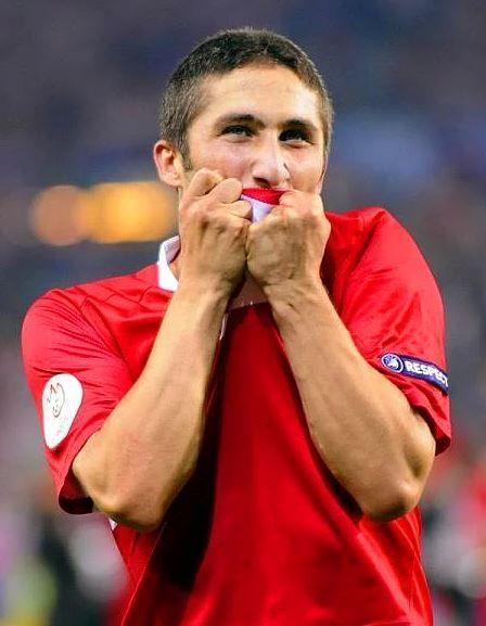 Galatasaray'n Ziraat Trkiye Kupas'nda Bursaspor'u 5-2 malup ederek finale ykseldii mata, kaptan Sabri Sarolu'nun oynad futbol sosyal medyay sallad.