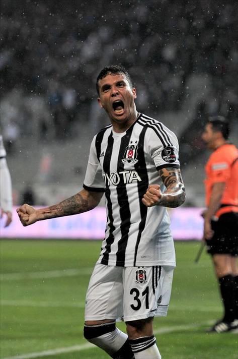 Beikta topa vurabilse. Ah... Bir yapabilse...