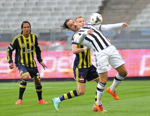 Fenerbahe?yi durdurmann yolu: Emre?ye sert oyna, sinsice fauller yap, krmz grmesini sala