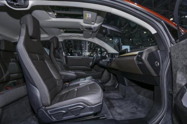 BMW i3 "En evreci Otomobil'' ve "En yi Tasarm'' dllerine layk grld.