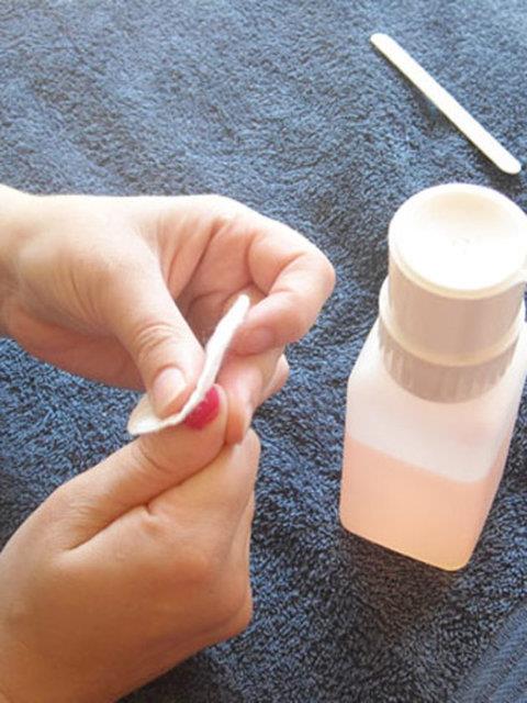 <p><b>OJE VE ASETON:</b></p>  Yanc, toksit zellikte ve cildi tahri eder. Hamileler kullanmamal.