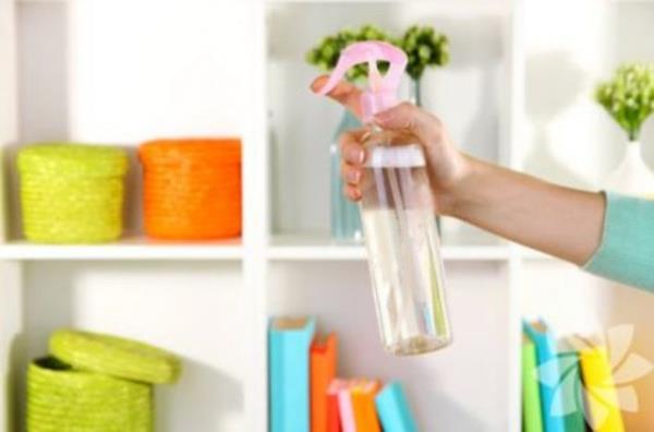 <p><b>EV KOKUSU:</b></p>  Akciere zarar verir. Oda spreyleri yerine evi havalandrn.