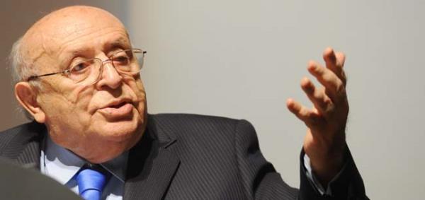 <p><b>11. En az ve en ok oyla seilenler:</b></p>   TBMM ye says da nemli olmakla birlikte en dk oyla seilen cumhurbakan 1923'te Atatrk'tr. (158 oyla) En ok oyla seilen aday ise Bayar oldu. (1954'te 486 oy) 12. Halk oyuyla seilmi tek cumhurbakan Evren'dir. 26 Ekim 1982'deki halk oylamasnda yzde 91,5 ile anayasa onaylanrken, Evren de cumhurbakan seilmiti.