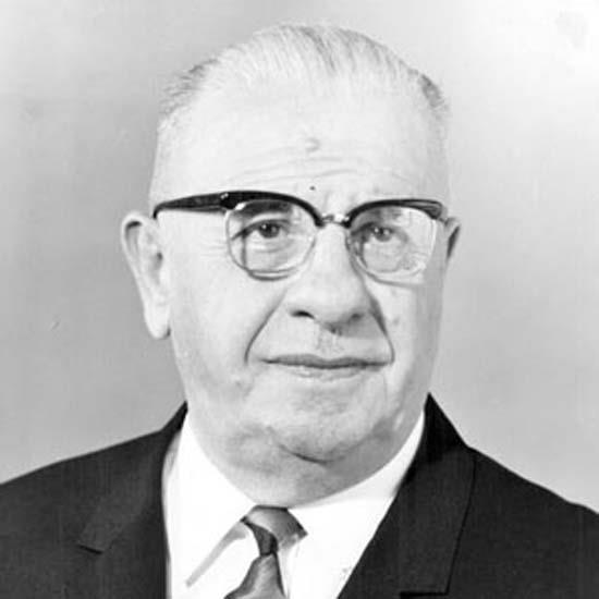 5. Atatrk, grev sresinin dolmasna 1 yldan az bir zaman kala ld. lmemi olsayd byk ihtimalle Mart 1939'da 5. kere cumhurbakanlna seilecekti. Grsel her ne kadar resmen doktorlarn grev yapamaz raporu vermelerinden sonra lm olsa da, aslnda resmen grevden alnd 28 Mart 1966'da lm kabul edilir, nk bu srada bitkisel hayattayd. lmeseydi, 1968 ylna kadar yaklak 2 yl daha grev yapacakt. zal lmeseydi 1996 Kasm'na kadar yaklak 3,5 yl daha Kk'te oturacakt. Ayrca ankaya'da ikamet etmekteyken len tek cumhurbakan da zal?dr. (Atatrk stanbul?da, Grsel ise hastanede vefat etmitir.)