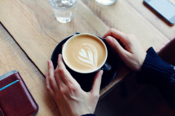 Tpk laboratuar farelerinin bir sonraki uyuturucu dozunu elde etmek iin manivela kolunu itmesi gibi. Bu durum o kadar iimize iliyor ki ne kadar uzun zamandr kullandmz fark etmiyoruz bile.